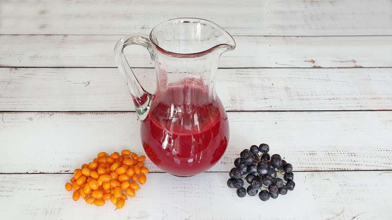 Energigivande havtorns- och aroniajuice med ingefära, lime och honung, foto 1