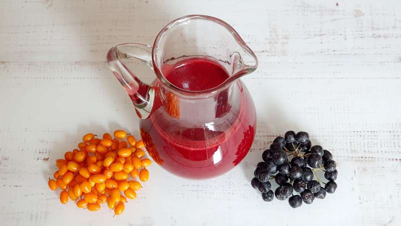 Energigivande havtorns- och aroniajuice med ingefära, lime och honung, foto 2