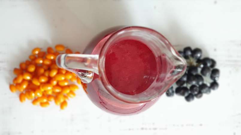 Energigivande havtorns- och aroniajuice med ingefära, lime och honung, foto 4