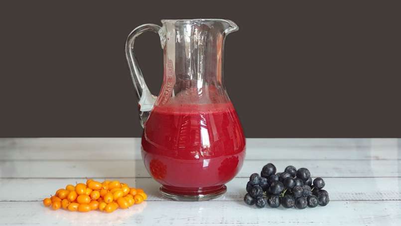 Energigivande havtorns- och aroniajuice med ingefära, lime och honung, foto 5