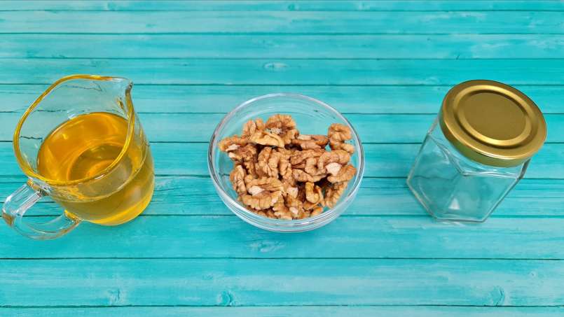 Honungssötade valnötskärnor på burk, foto 6