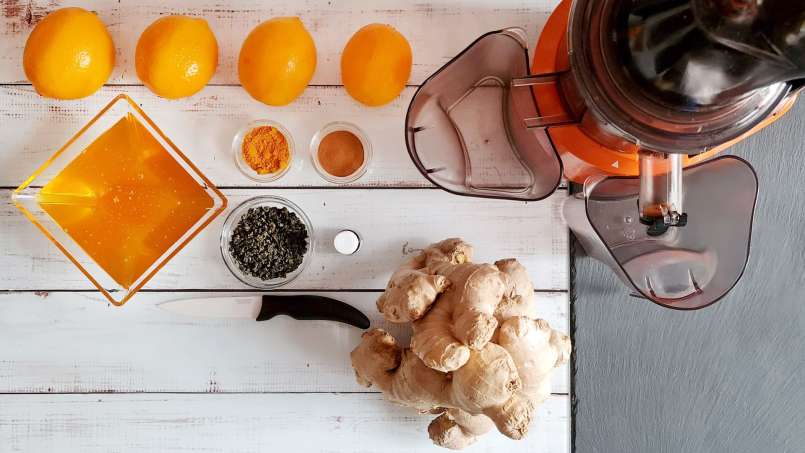 Ingefärajuice med honung, citron, grönt te, gurkmeja, kanel och mynta, foto 1