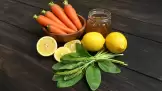 Naturligt elixir för en frisk lever med morötter, honung, citroner och maskros